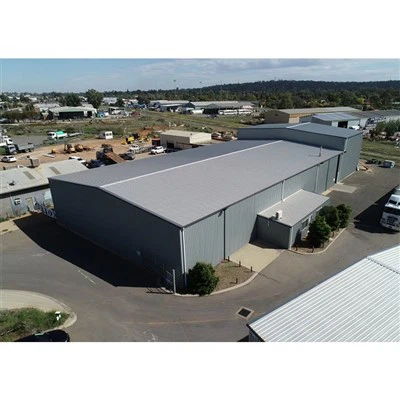 Prístrešok s oceľovým rámom